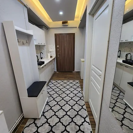 Q 8 Apartment *
