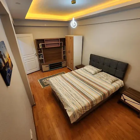 Q 8 Apartment