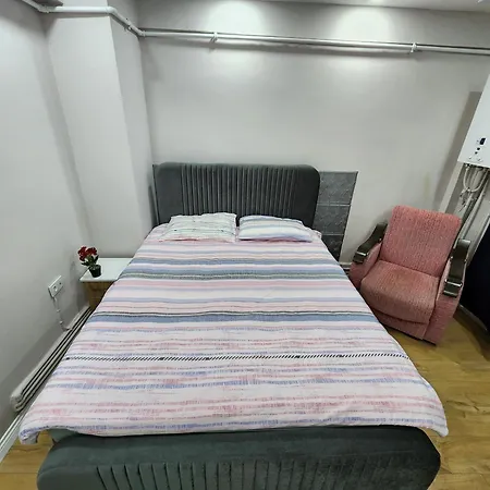 Q 8 Apartment *